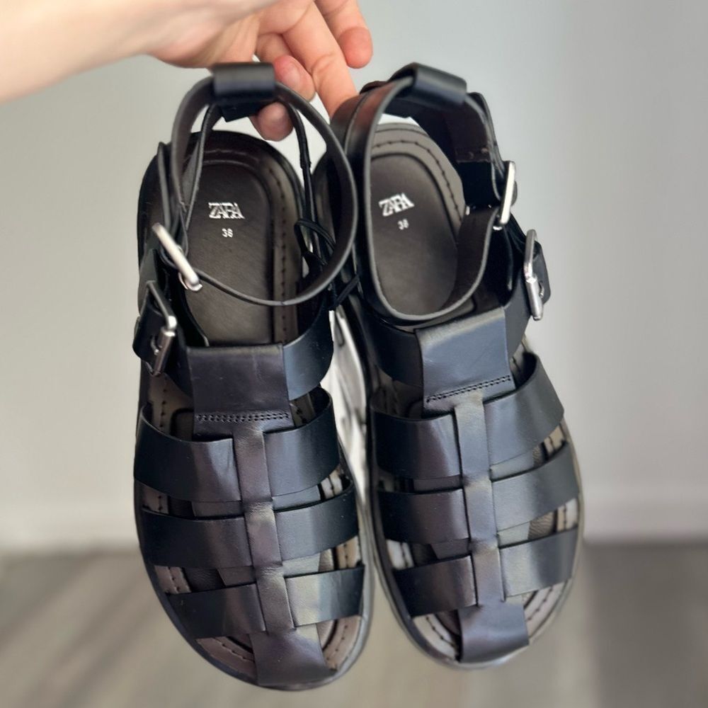 ZARA LUG SOLE LEATHER CAGE SANDALS
BLACK